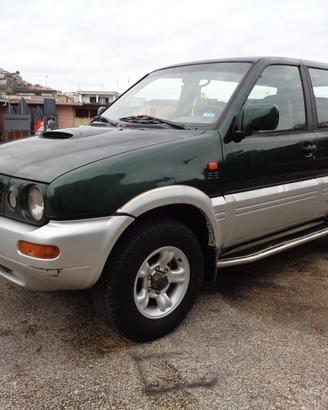 Autovettura Nissan Terrano II 4x4 2.7TDI