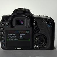 Canon EOS 7D con obiettivo EF-S 28-80mm