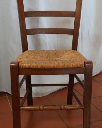 Sedie in legno con seduta in paglia