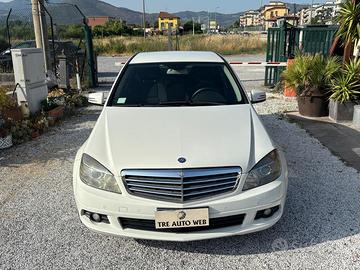Mercedes-benz C220 CDI: L’eleganza Tedesca