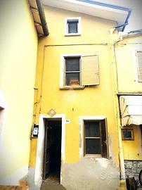 CASA DI CORTE A VARANO DE' MELEGARI