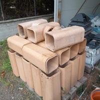 Attrezzatura e materiale da muratore (piastrelle,