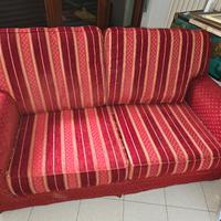 Divano 2 posti classico – Tessuto damascato rosso 