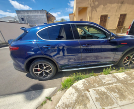 Stelvio Q4 blu