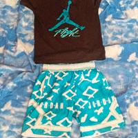 Maglia Jordan con shorts.