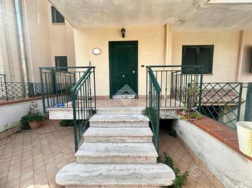VILLA A SCHIERA A VILLARICCA