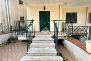 VILLA A SCHIERA A VILLARICCA