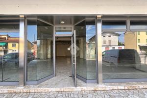 NEGOZIO A SCHIAVON