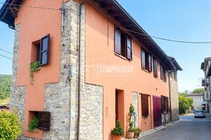 Porzioncina di casa a Viano