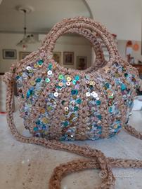 borsa  fatta all'uncinetto a forma di conchiglia  