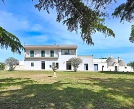 Rustico a Noci, 15 locali