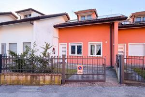 Villetta, Piazza Milano, 8 posti,30.05-13.06