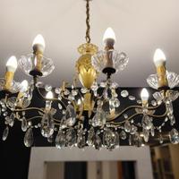 Lampadario classico in cristallo e oro
