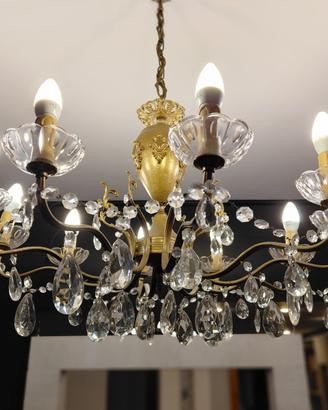 Lampadario classico in cristallo e oro