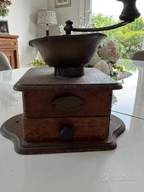 Macina caffe in legno e ghisa con cassetto.Vintage