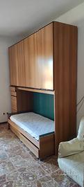 Armadio a ponte con letto singolo, rete, scrivania
