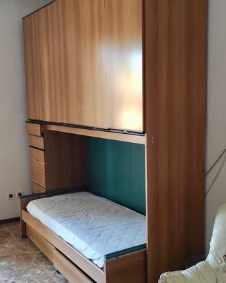 Armadio a ponte con letto singolo, rete, scrivania
