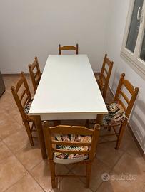 Tavolo allungabile con sedie in legno