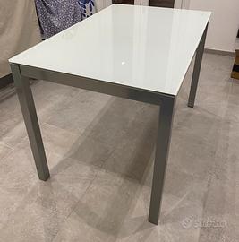 Tavolo in vetro  Colico Design piu 4 sedie