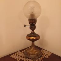 Lampada a petrolio antica in ottone, convertita 
