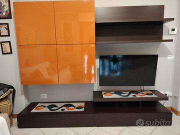 Parete soggiorno moderna – arancione lucido/wengé