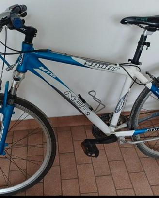 Bicicletta tipo mountainbike 26'