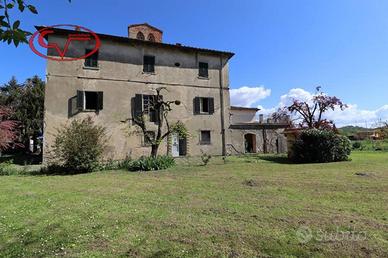 Villa di 460 m² con 5 locali a Montevarchi