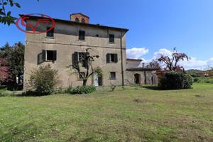 Villa di 460 m² con 5 locali a Montevarchi