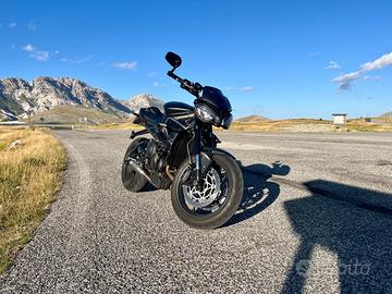 Street Triple 765 Matt Carbon Black