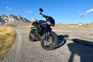 Street Triple 765 Matt Carbon Black