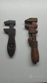 2 antiche chiavi inglesi