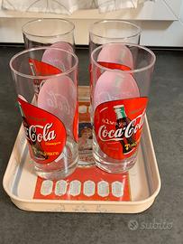 Vassoio con bicchieri Coca Cola