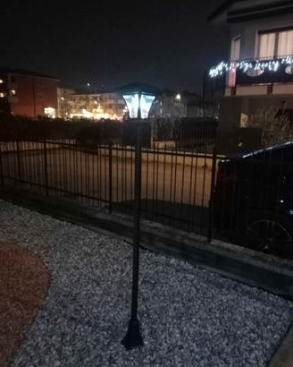 lampione a raggi solari