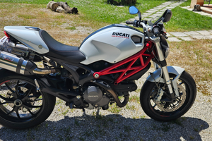 DUCATI Monster 796