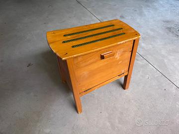 Lustrascarpe vintage in legno