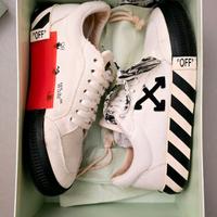 Scarpe Off White in tela bianca