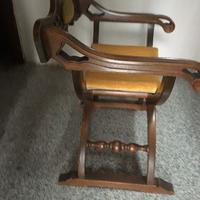 Poltroncina in legno e velluto