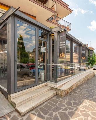 Attività / Licenza di 80 m² con 1 locale a Marino