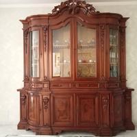 Credenza in radica di noce intagliata