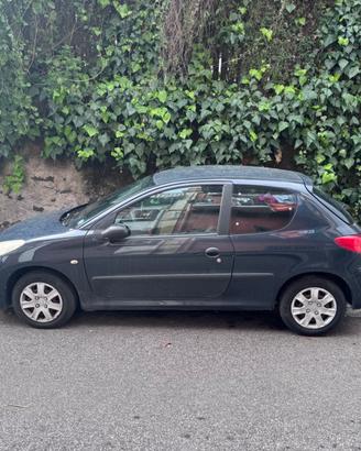 Peugeot 206+ 1.1 benzina 2010 – 110.000 km – 2500€