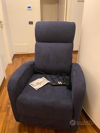Poltrana alzapersona praticamente nuova