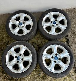 Cerchi in lega Ford con gomme
