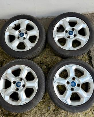 Cerchi in lega Ford con gomme