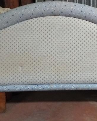 letto con testata