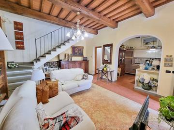 Rustico / Casale di 105 m² con più di 5 locali a M