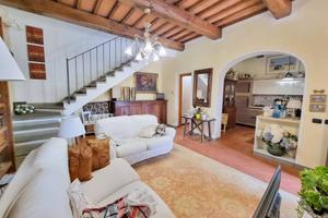 Rustico / Casale di 105 m² con più di 5 locali a M