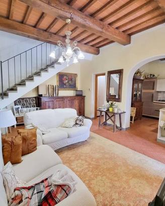 Rustico / Casale di 105 m² con più di 5 locali a M