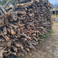 Legna tagliata pronta per l'utilizzo.