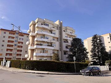 Appartamento di 120 m² con 4 locali e box auto a M