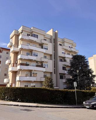 Appartamento di 120 m² con 4 locali e box auto a M